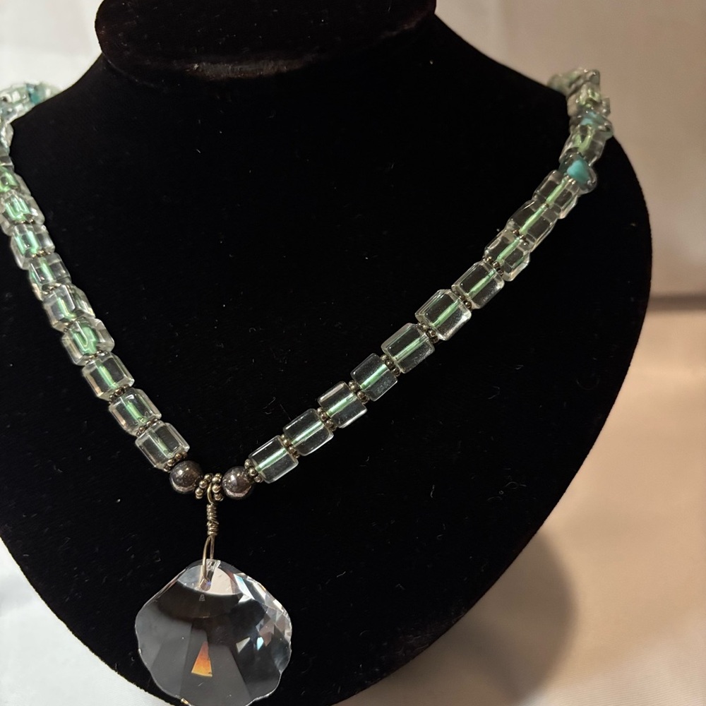 Clear Shell Necklace - Picture 2 of 5